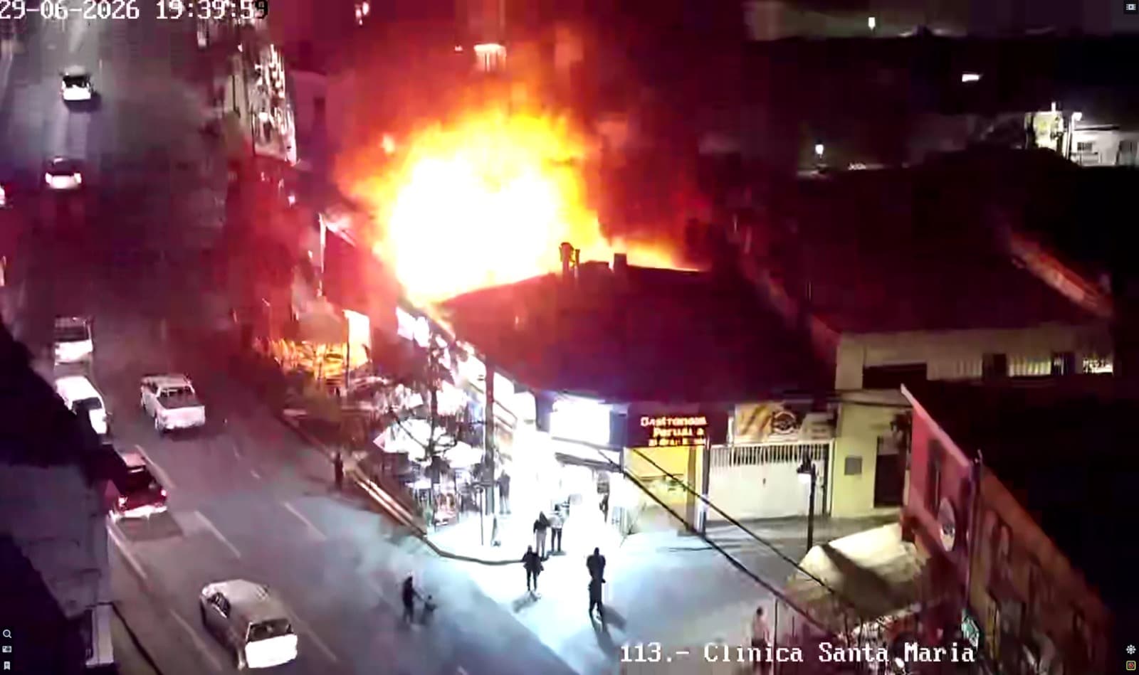 Incendio con dos víctimas fatales sacude Providencia por explosión de gas